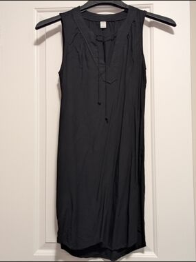 5/$35 Old Navy Women’s Black Sleeveless Shift Dress – Size Small